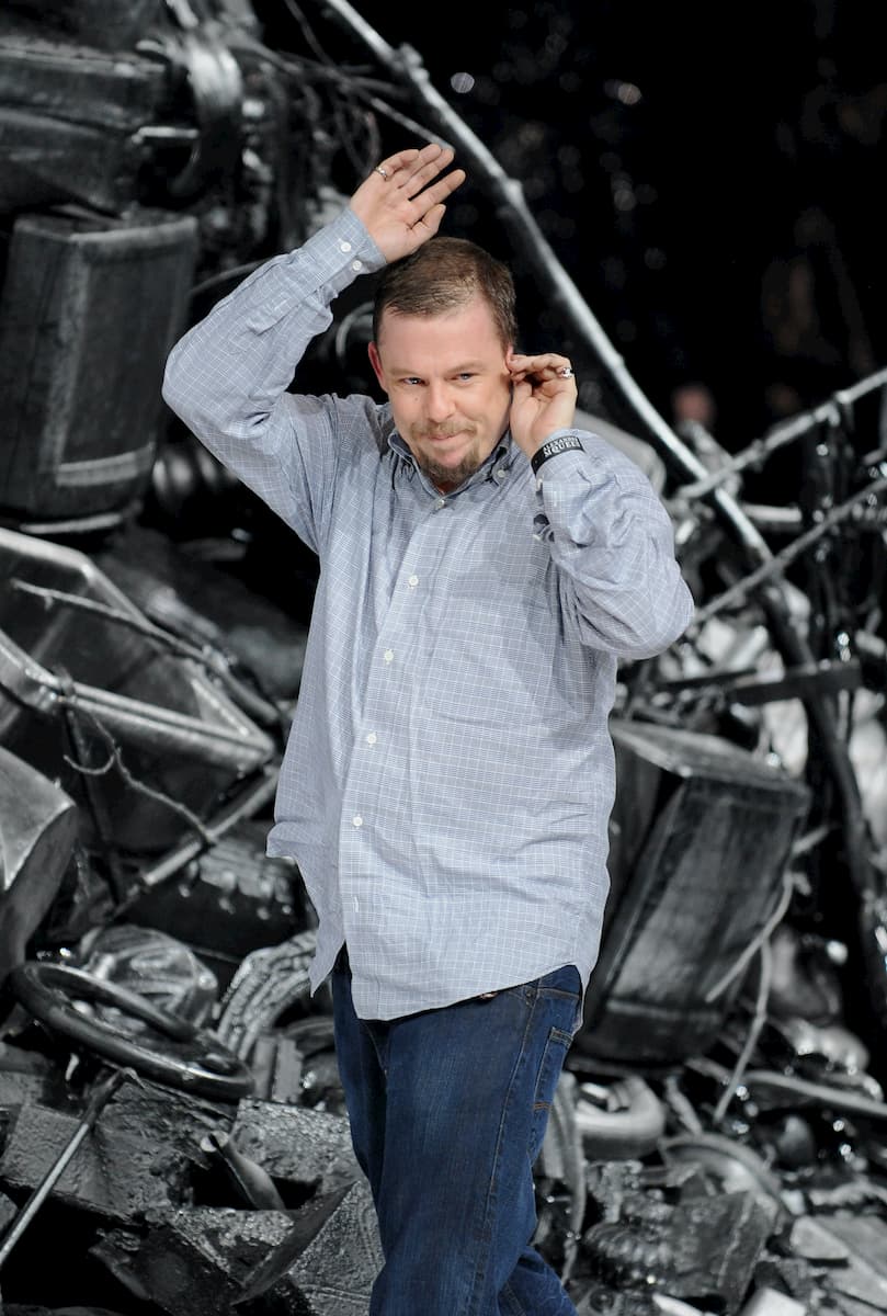 Alexander McQueen commits suicide