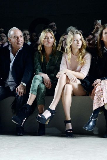 Kendall Jenner, Anna Wintour, Sir Philip Green, Kate Moss, Lottie Moss, Natalie Massenet and Poppy Delevingne attend the Topshop Unique show at London Fashion (Guliver Photos/Getty Images)