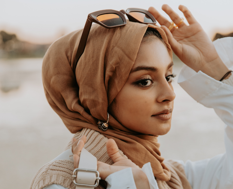 Adding accessories | Hijab Woman | Accessorizing