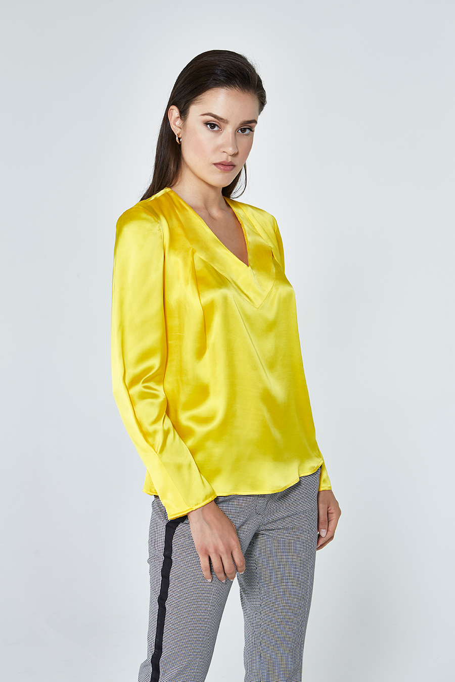 Long sleeve blouse in yellow with front flaps | D2line