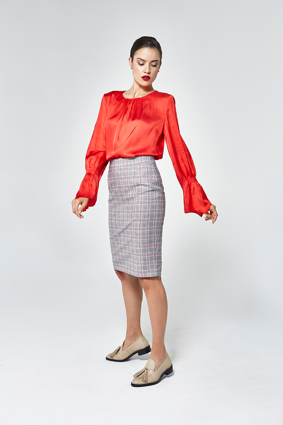 Checked knee length pencil skirt in grey | D2line