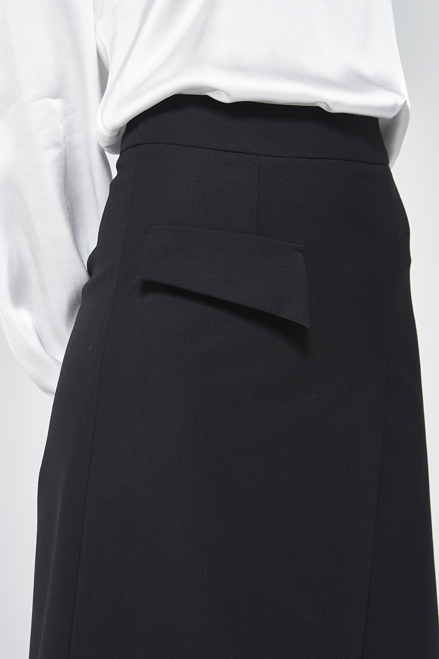Black A-line skirt | D2line