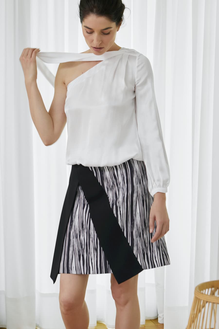 Black and white a-line skirt | D2line