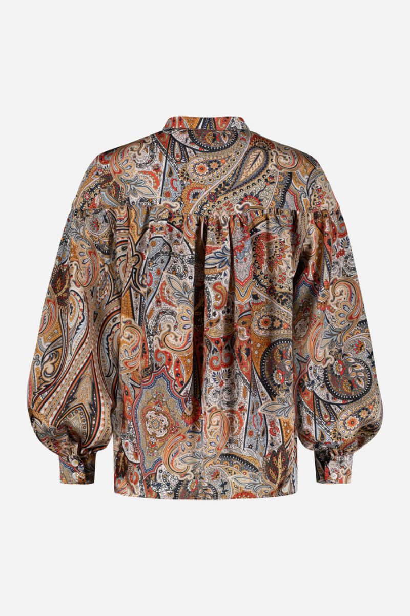 Long sleeve shirt with curved yoke in paisley | D2line